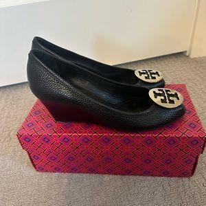 Tory Burch Open Toe Logo Wedge Size 9